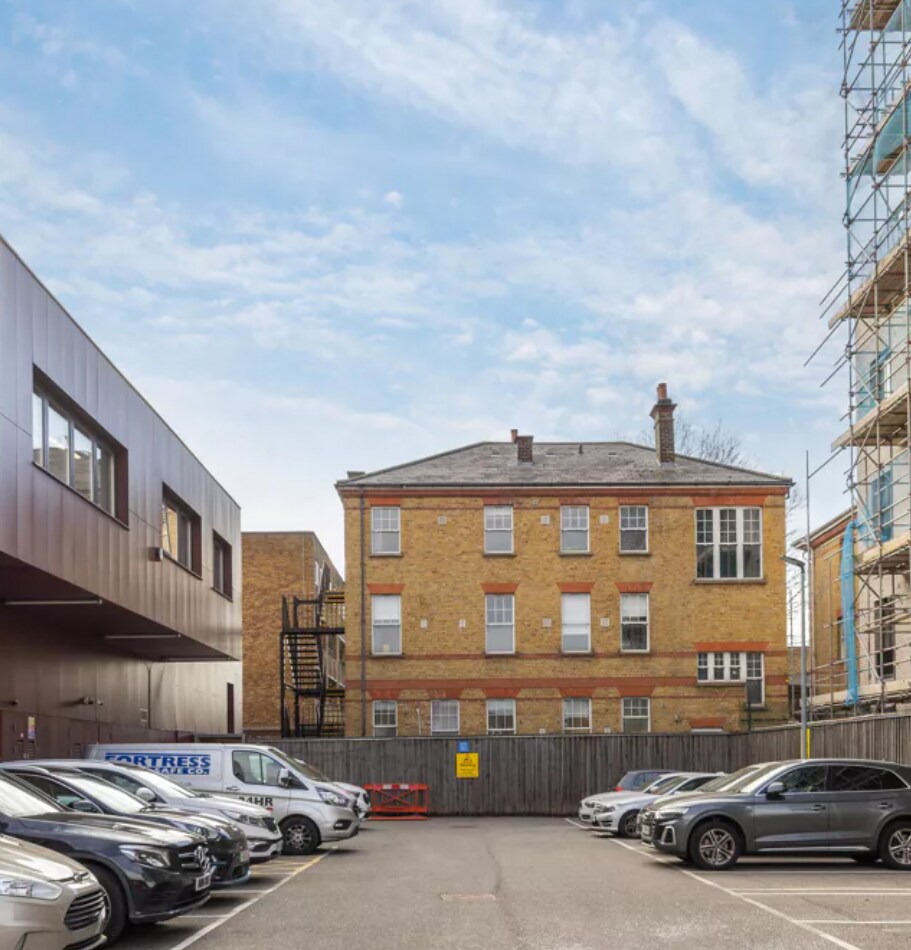 164 St. John's Hl, London for sale Primary Photo- Image 1 of 1