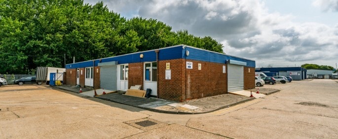 Limberline Spur, Portsmouth to rent Building Photo- Image 1 of 4