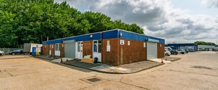 Limberline Spur, Portsmouth to rent Building Photo- Image 1 of 4