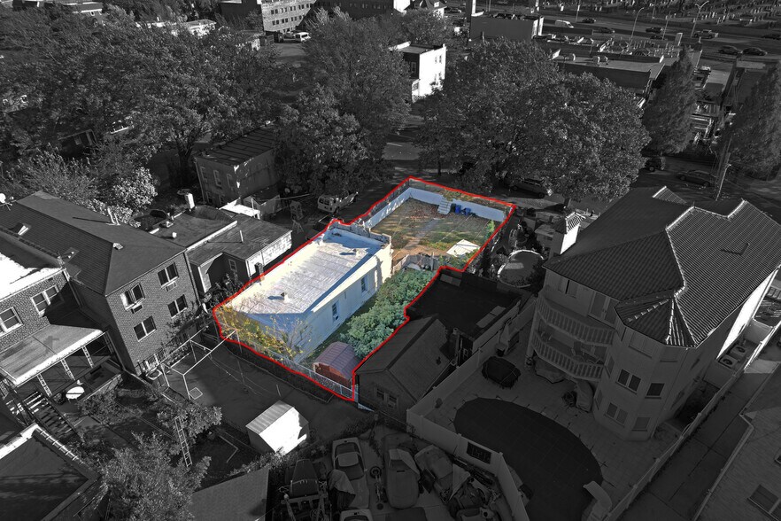 7011 Ditmars Blvd, East Elmhurst, NY for sale - Building Photo - Image 1 of 1