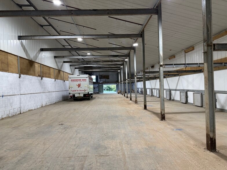 Emms Ln, Horsham to rent - Building Photo - Image 3 of 5