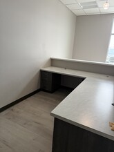 211 Sioux Point Rd, Dakota Dunes, SD to rent Lobby- Image 2 of 10