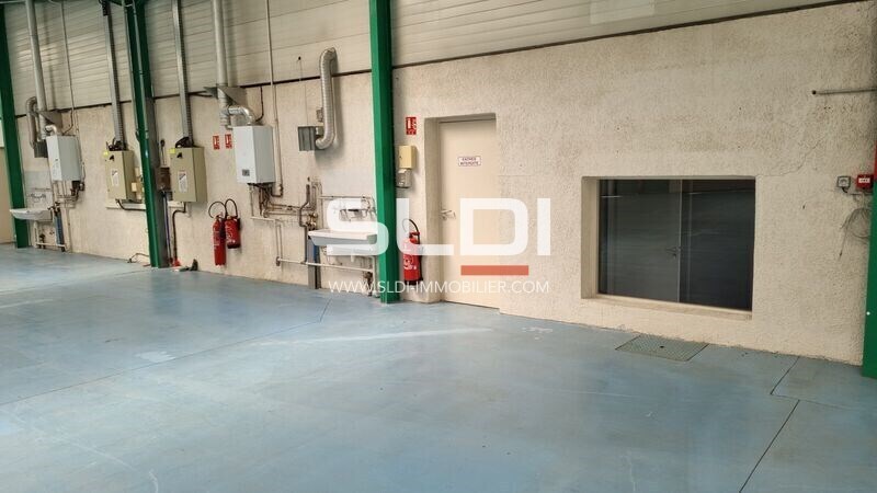 Light Industrial in Saint-Genis-Laval to rent - Interior Photo - Image 2 of 6