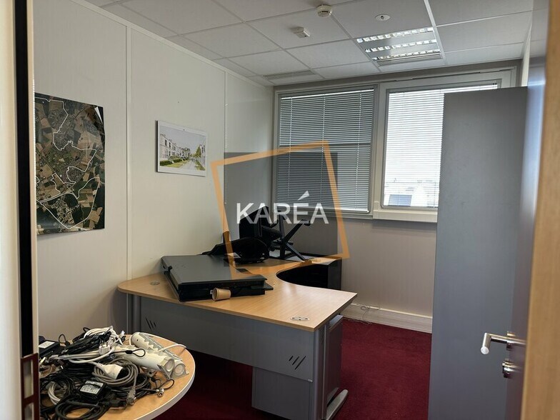 Office in Chessy to rent - Interior Photo - Image 2 of 5