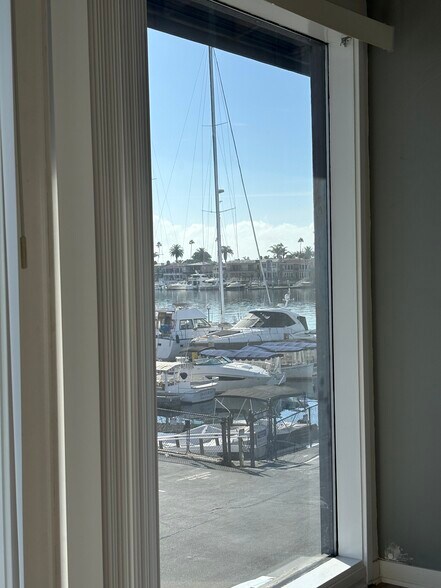 2711-2729 W Coast Hwy, Newport Beach, CA for rent - Interior Photo - Image 3 of 9