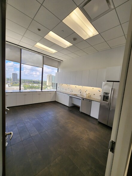 515 Post Oak Blvd, Houston, TX for rent - Interior Photo - Image 2 of 27