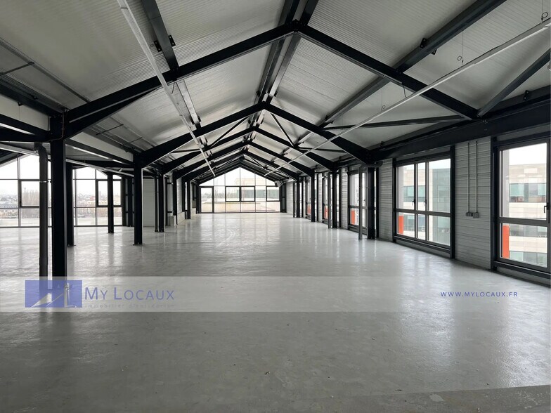 Light Industrial in Nanterre to rent - Building Photo - Image 3 of 7