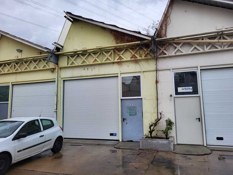 Light Industrial in Vénissieux to rent - Building Photo - Image 3 of 4