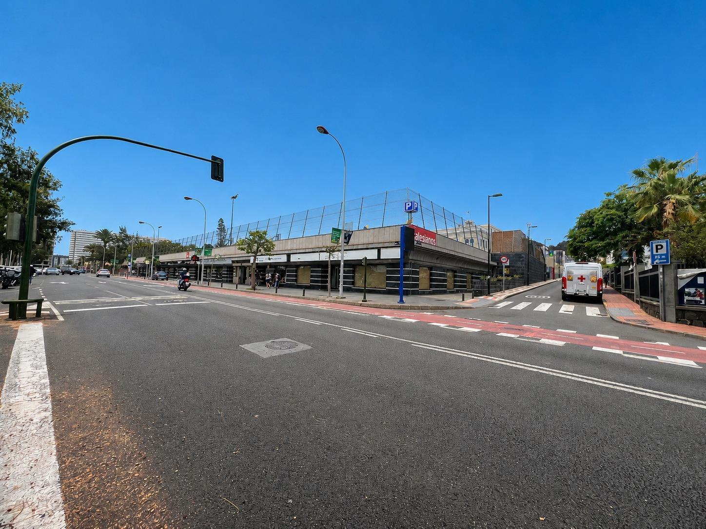 Office in Las Palmas de Gran Canaria, Las Palmas for sale Building Photo- Image 1 of 16