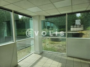 8 Rue Jacqueline Auriol, Chilly-Mazarin to rent Interior Photo- Image 2 of 2
