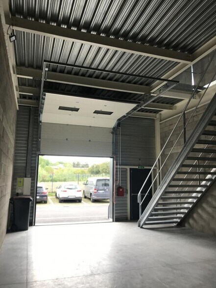 Industrial in Épinay-sur-Seine to rent - Building Photo - Image 1 of 11