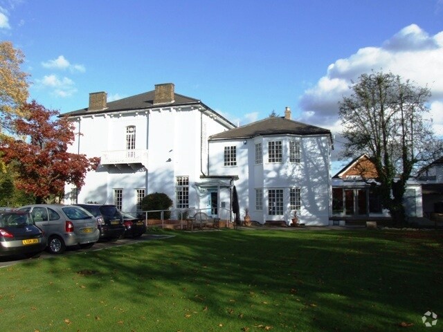 116 Palmerston Rd, Buckhurst Hill for sale - Primary Photo - Image 1 of 1