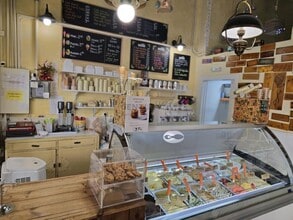 Retail in Barcelona, Barcelona to rent Interior Photo- Image 2 of 13