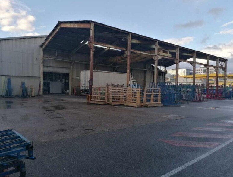 Light Industrial in Villeurbanne to rent - Building Photo - Image 2 of 10