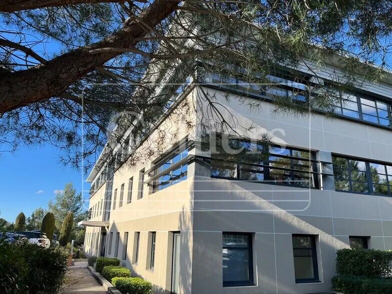Office in Aix-en-Provence to rent - Building Photo - Image 1 of 18