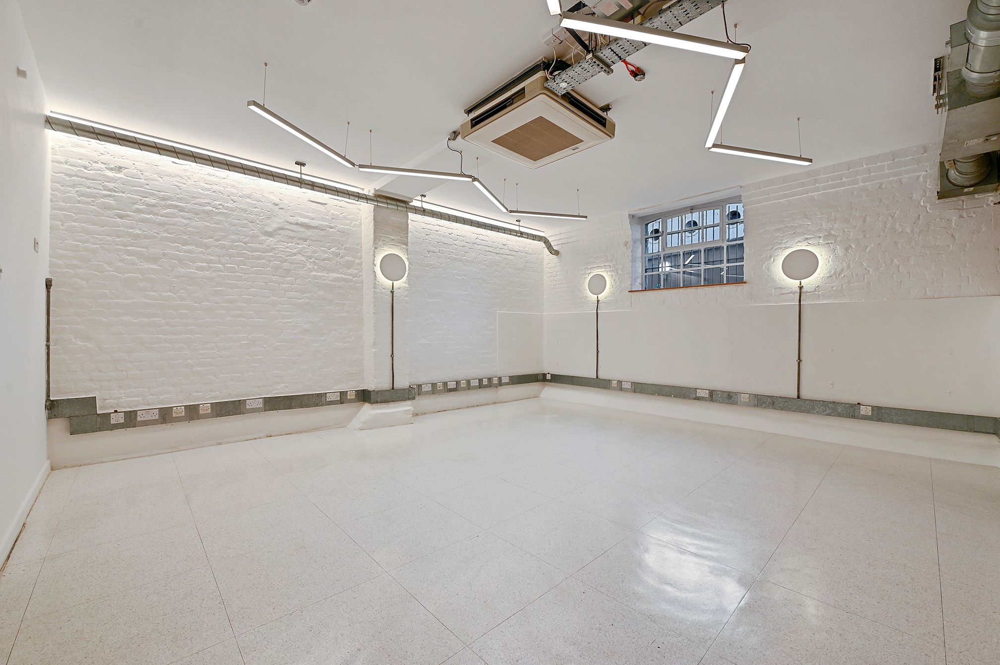 11-29 Fashion St, London for sale Interior Photo- Image 1 of 1