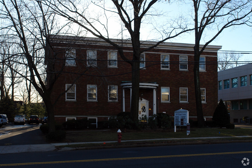 640 E Palisade Ave, Englewood Cliffs, NJ for rent - Building Photo - Image 3 of 9