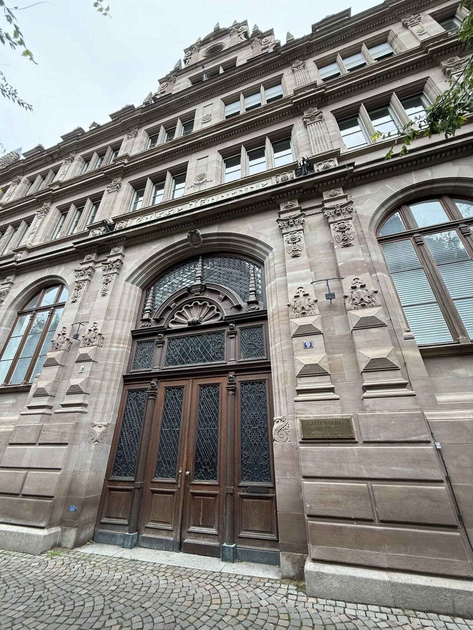 9 Place Saint-Thomas, Strasbourg to rent Primary Photo- Image 1 of 18