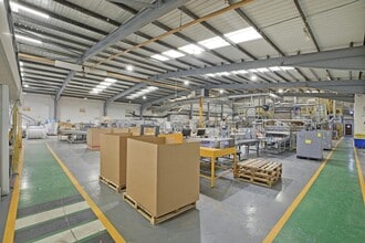 Roundwood Park, Ossett to rent Building Photo- Image 2 of 11