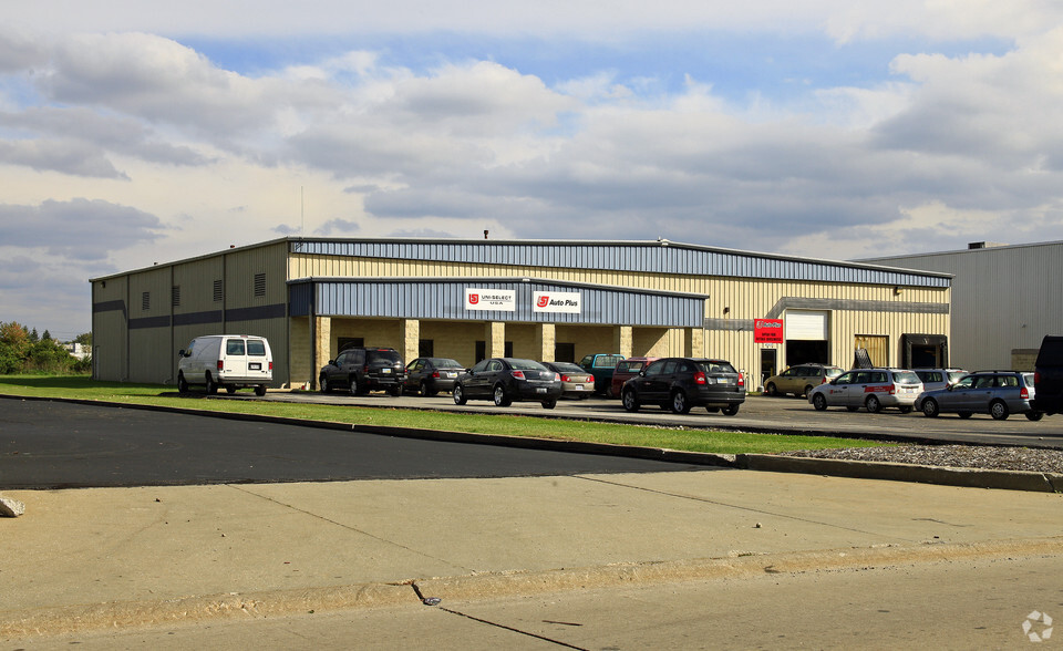 4565 Hinckley Ind Pky, Cleveland, OH for sale - Primary Photo - Image 1 of 3