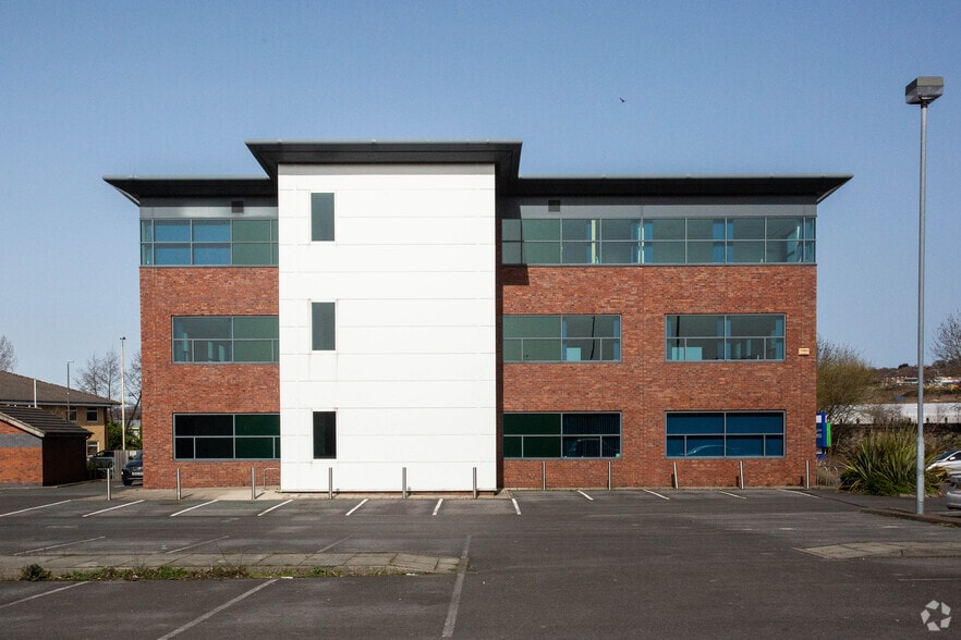 Clasper Way, Newcastle Upon Tyne to rent - Building Photo - Image 3 of 4