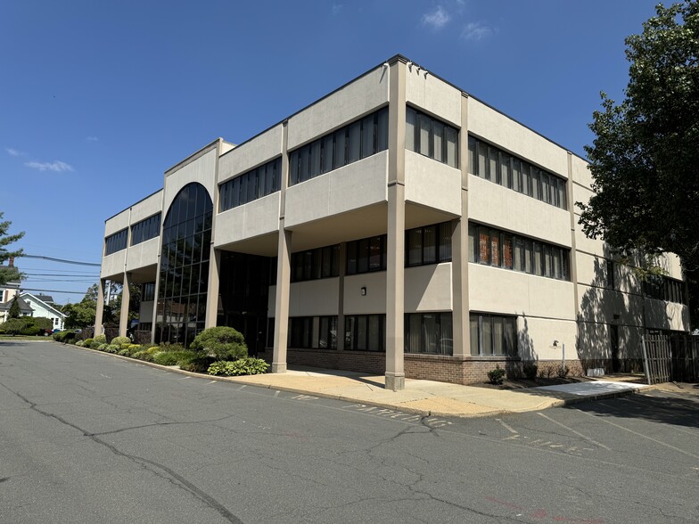 622 Georges Rd, North Brunswick, NJ for sale - Building Photo - Image 1 of 6