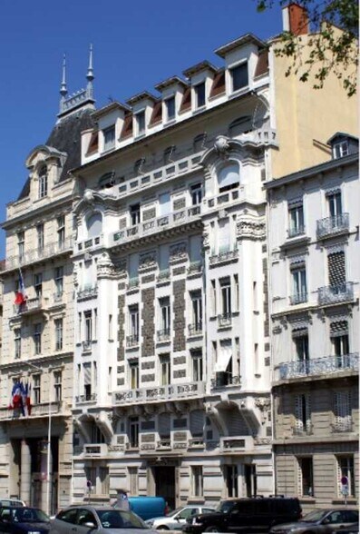 Office in Lyon to rent - Building Photo - Image 1 of 9