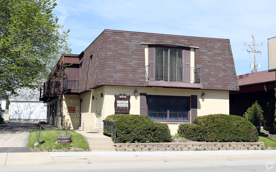 304 N Chicago Ave, South Milwaukee, WI for sale - Primary Photo - Image 1 of 1