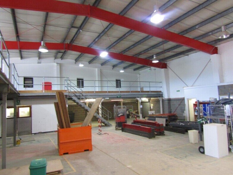 Napier Rd, Bedford to rent - Building Photo - Image 2 of 15