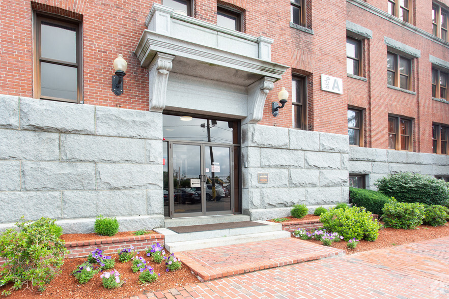 1 Westinghouse Plz, Hyde Park, MA for rent - Building Photo - Image 1 of 22