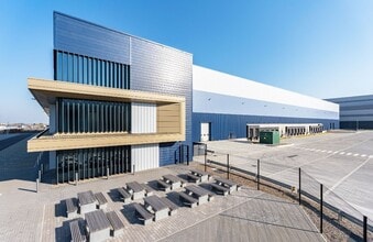The Manorway, Stanford Le Hope to rent Building Photo- Image 1 of 1