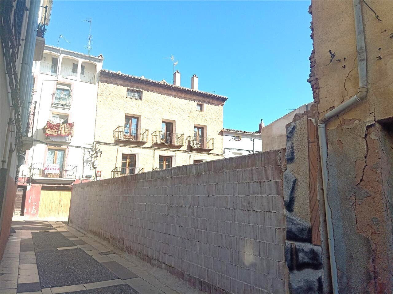 Calle Enramada, Calahorra, La Rioja for sale Primary Photo- Image 1 of 7