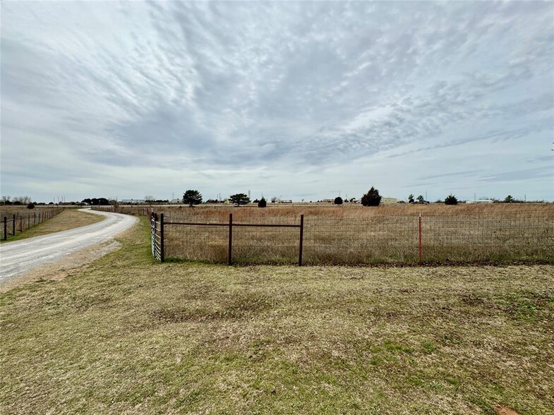 2123 US-81 Hwy, Chickasha, OK for sale - Building Photo - Image 3 of 10