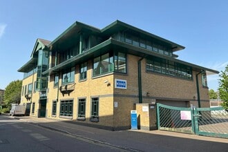 Fox Ln N, Chertsey to rent Primary Photo- Image 1 of 5