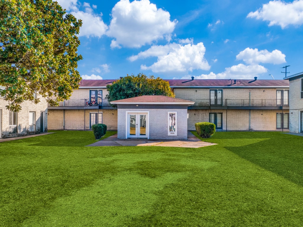 700 S Valley Mills Dr, Waco 76711 UK