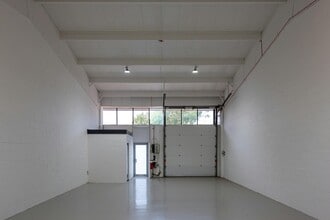 Progress Way, Croydon to rent Interior Photo- Image 1 of 2