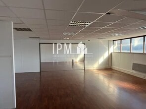 Industrial in La Penne-sur-Huveaune to rent Interior Photo- Image 2 of 4