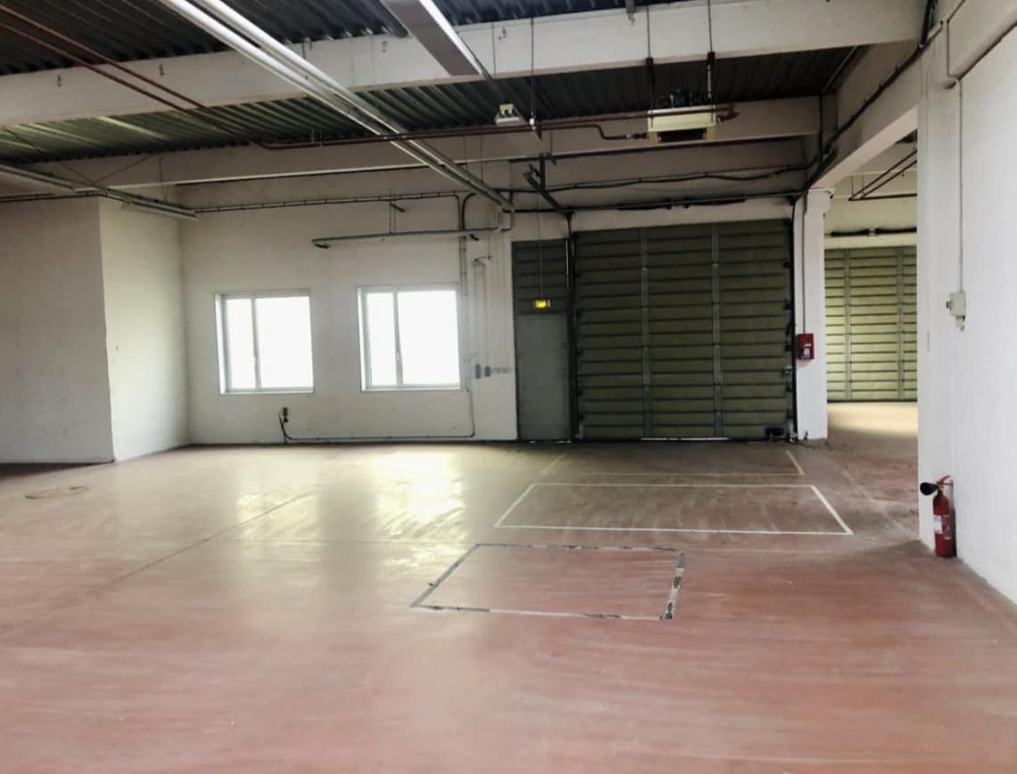 Light Industrial in Tremblay-en-France to rent Interior Photo- Image 1 of 5