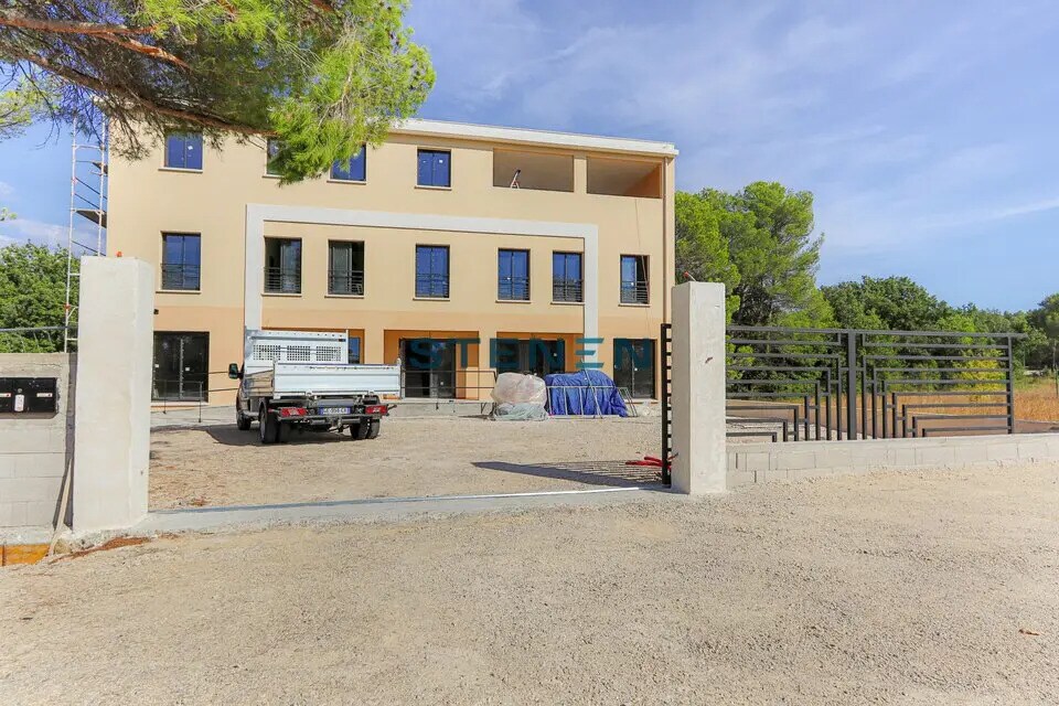 Office in Rousset to rent Building Photo- Image 1 of 8