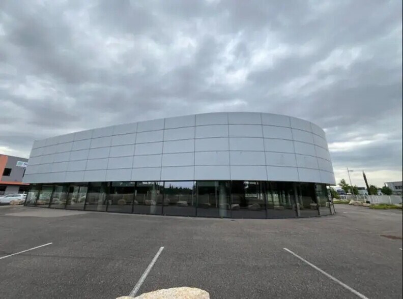 Industrial in Saint-Priest to rent - Building Photo - Image 2 of 15