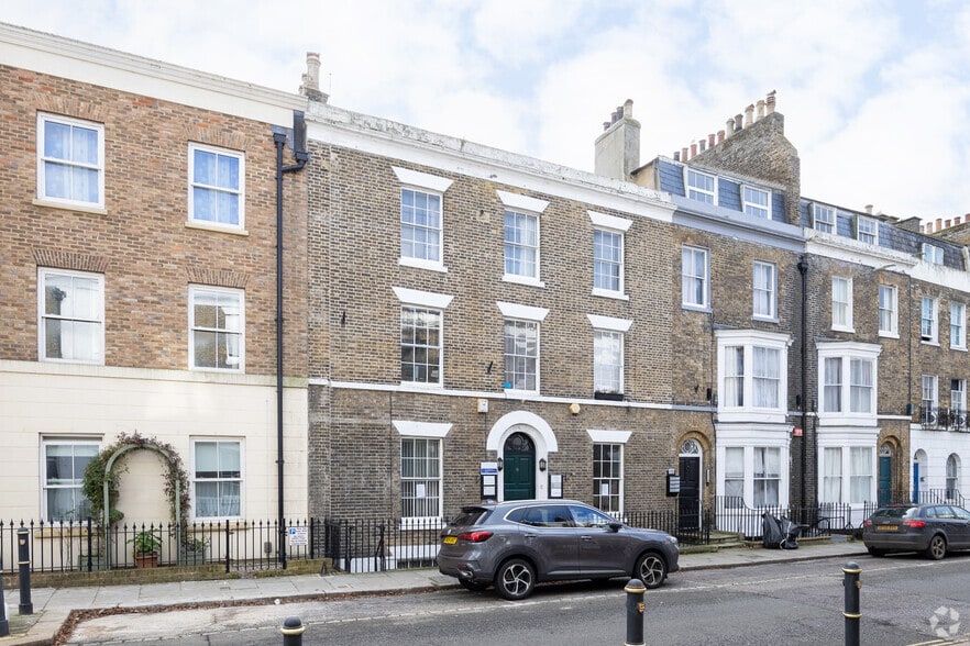 16 Castle St, Dover to rent - Building Photo - Image 1 of 2