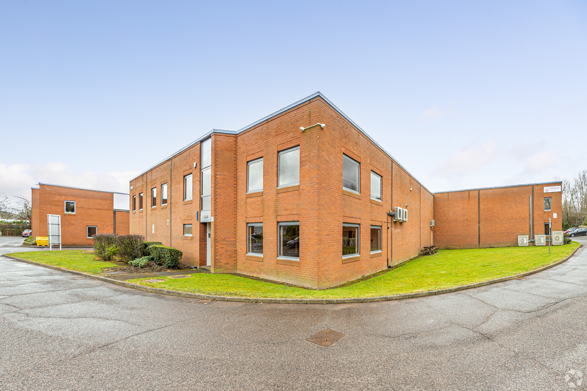 Little Mundells, Welwyn Garden City to rent Primary Photo- Image 1 of 12