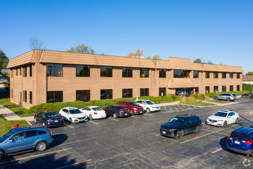 355 W Dundee Rd, Buffalo Grove, IL for rent - Building Photo - Image 1 of 12