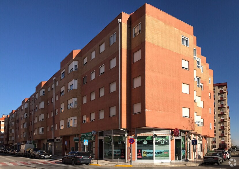 Avenida de Pablo Iglesias, 11, Tarancón, Cuenca to rent - Building Photo - Image 2 of 2