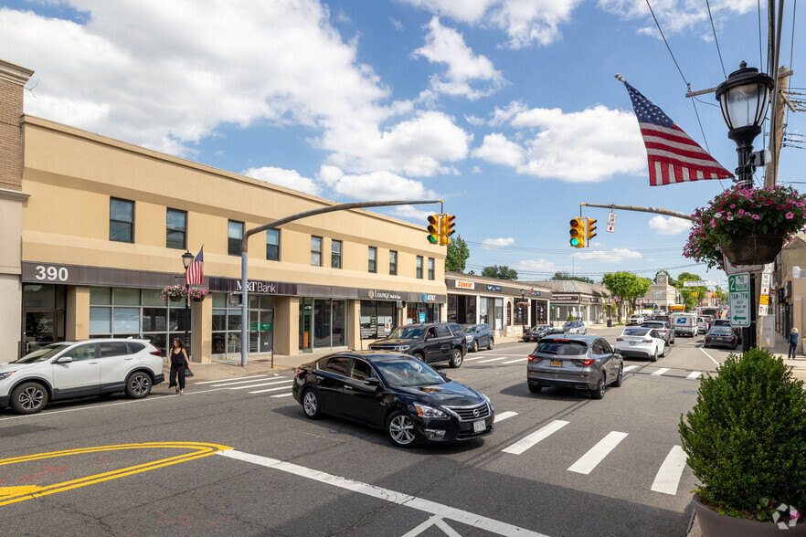 376-390 Plandome Rd, Manhasset, NY for sale - Building Photo - Image 2 of 8