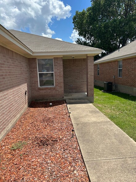 Central Texas Duplex Portfolio portfolio of 46 properties for sale on LoopNet.co.uk - Building Photo - Image 3 of 15