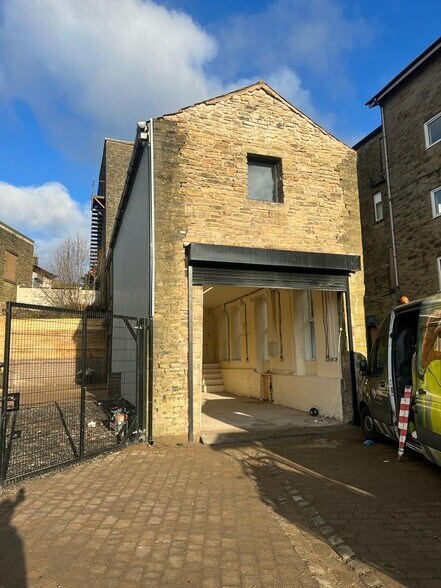 Bell St, Rossendale to rent - Building Photo - Image 2 of 8
