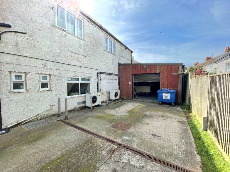 9-11 Nevill Rd, Brighton to rent - Building Photo - Image 2 of 2