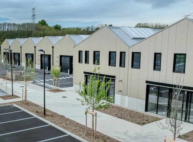 Vente Local d'activités 236 m² à 3 817 m²