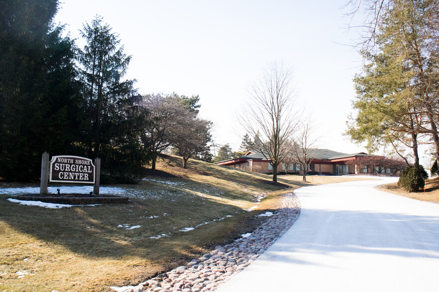 7007 N Range Line Rd, Milwaukee, WI for rent - Building Photo - Image 1 of 4